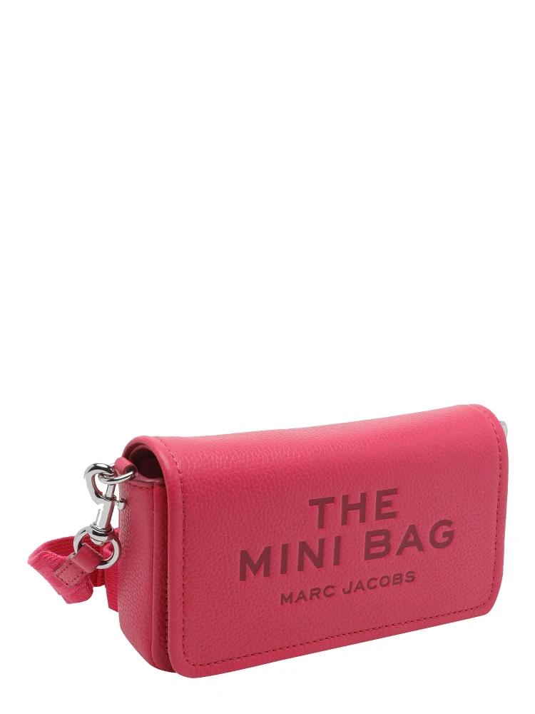 حقائب مارك جاكوبس.. لون فوشيا alternative