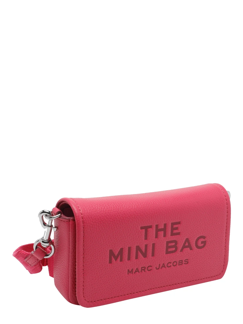 حقائب مارك جاكوبس.. لون فوشيا