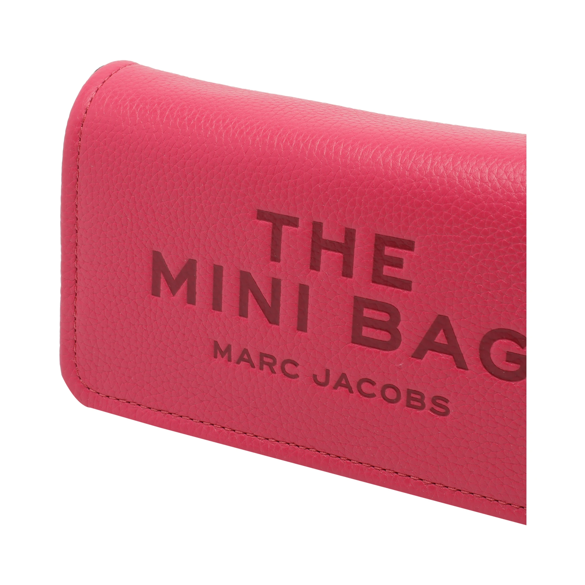 حقائب مارك جاكوبس.. لون فوشيا