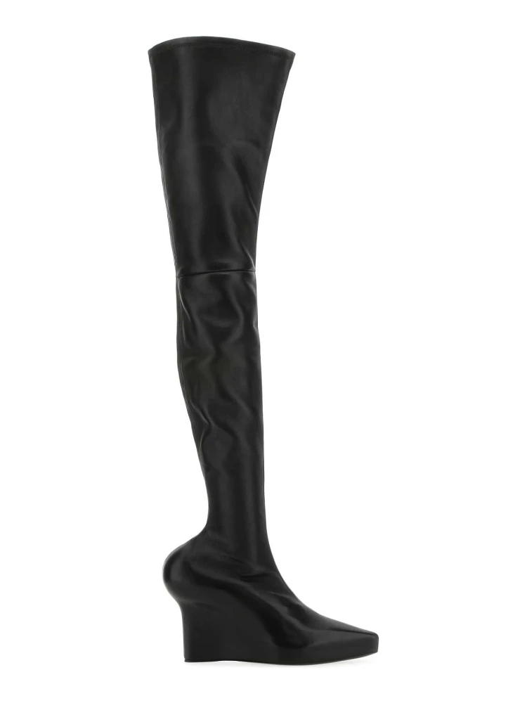 Black Fibres Over The Knee