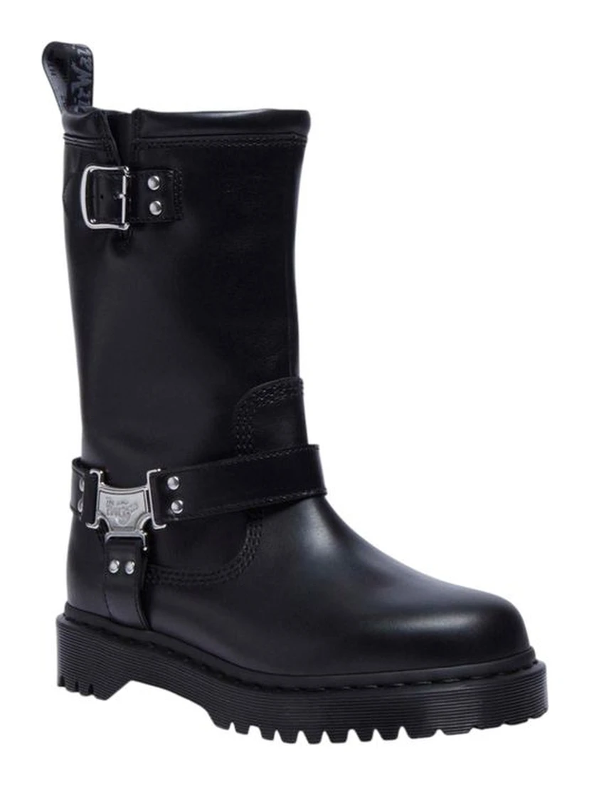 أحذية جلدية سوداء برباط