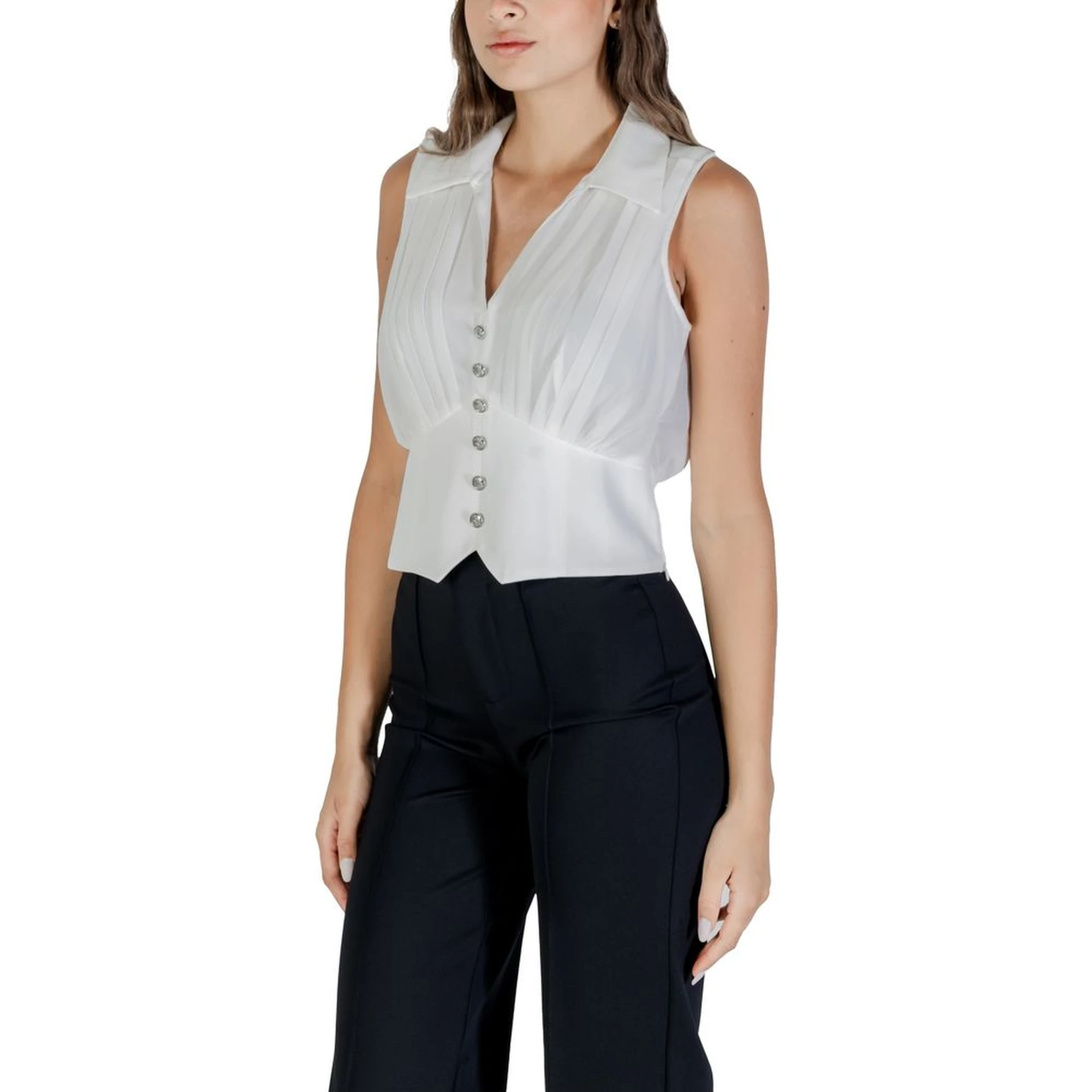 بلوزة بيضاء من البوليستر