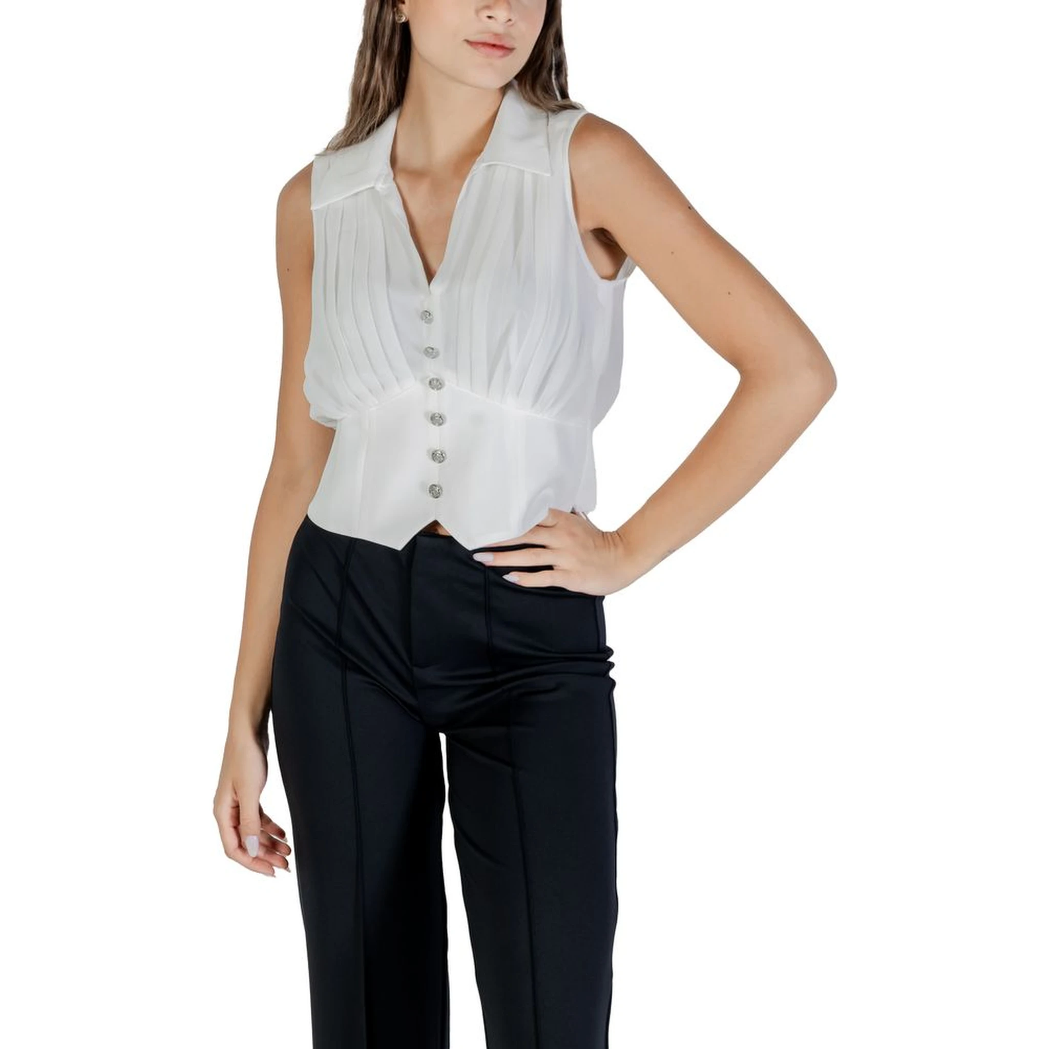 بلوزة بيضاء من البوليستر