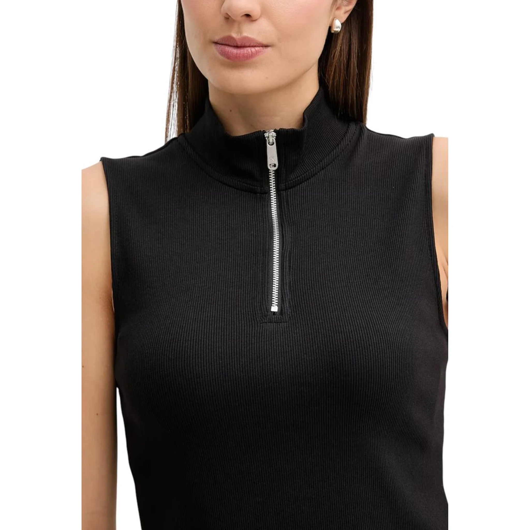 بلوزة قطنية سوداء