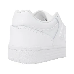 حذاء رياضي أبيض من الجلد