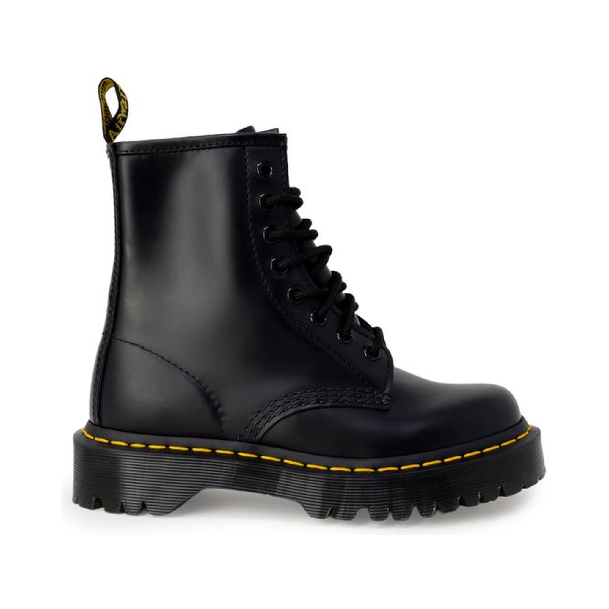 أحذية جلدية سوداء برباط