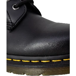 أحذية جلدية سوداء برباط