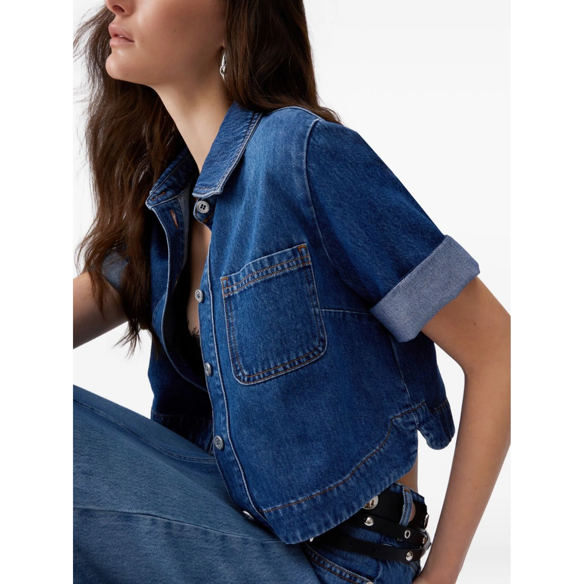 قمصان ليو جو الزرقاء