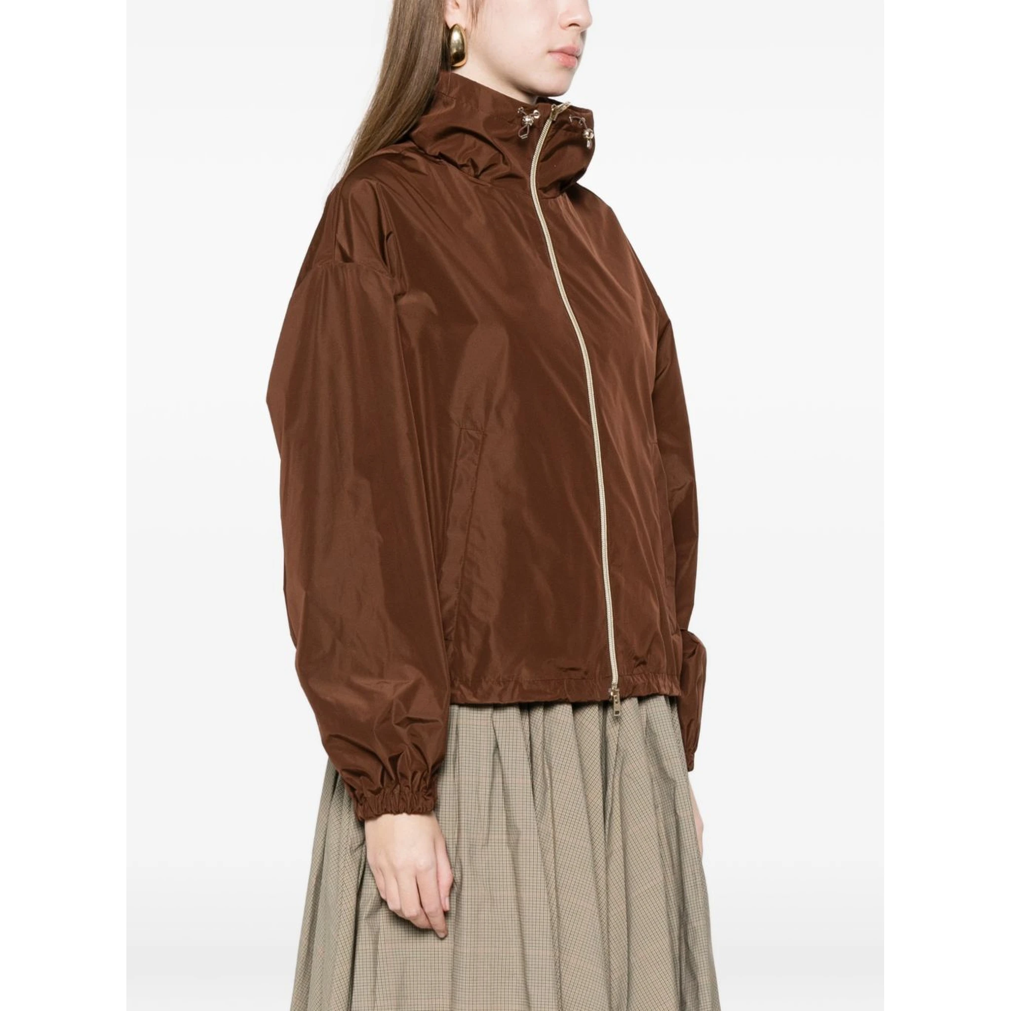 جاكيتات هيرنو بنية اللون