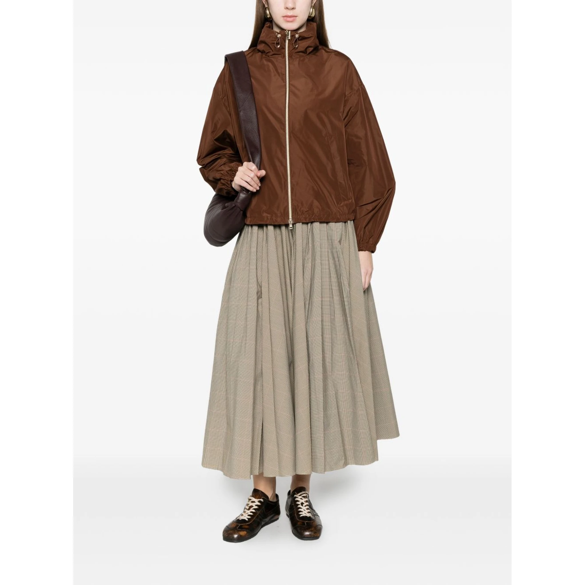 جاكيتات هيرنو بنية اللون