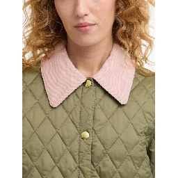 جاكيتات باربور خضراء