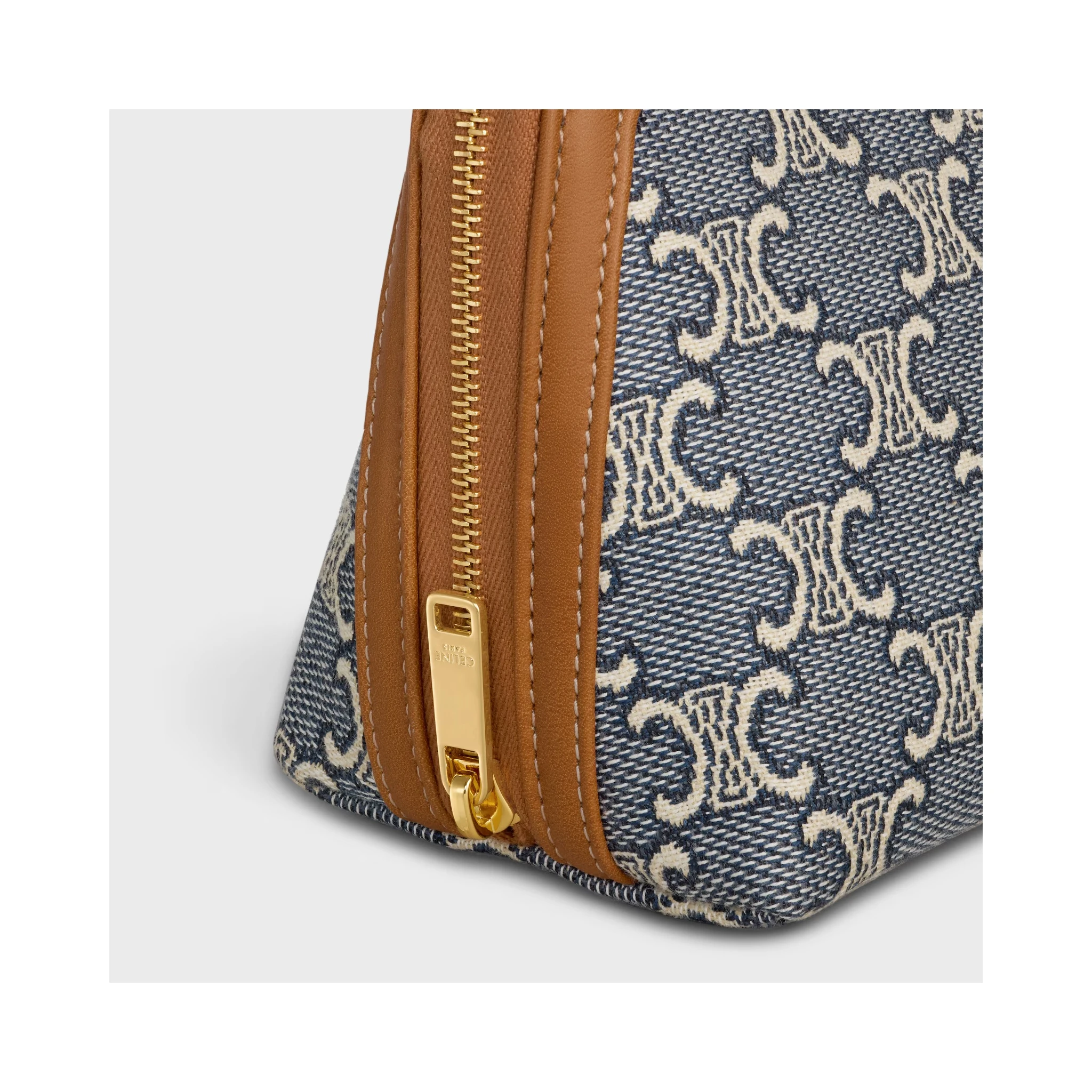 Triomphe pouch with chain