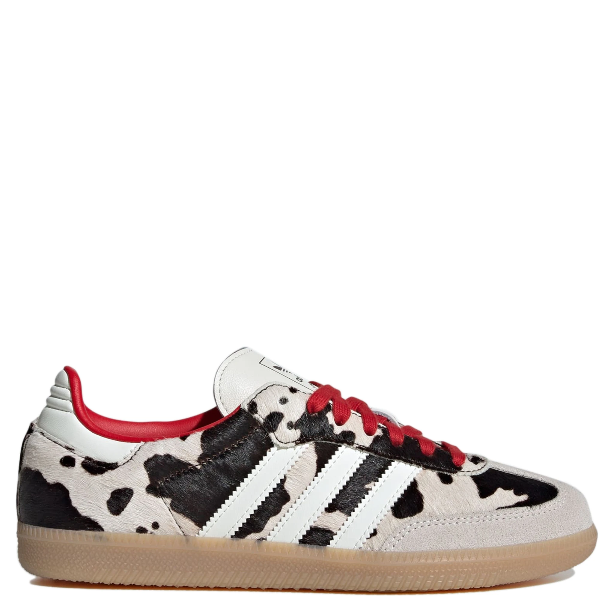 حذاء رياضي أبيض من أديداس