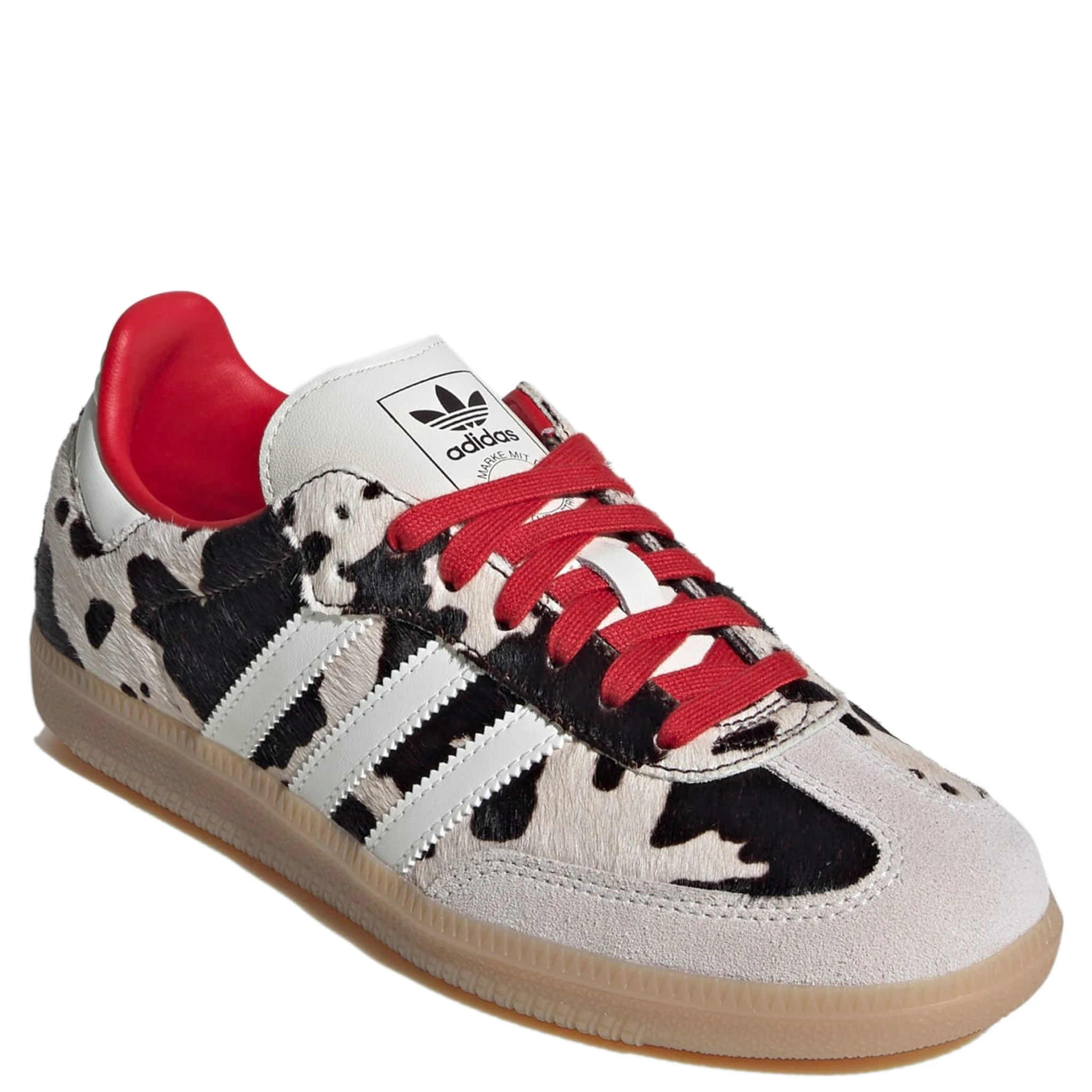 حذاء رياضي أبيض من أديداس