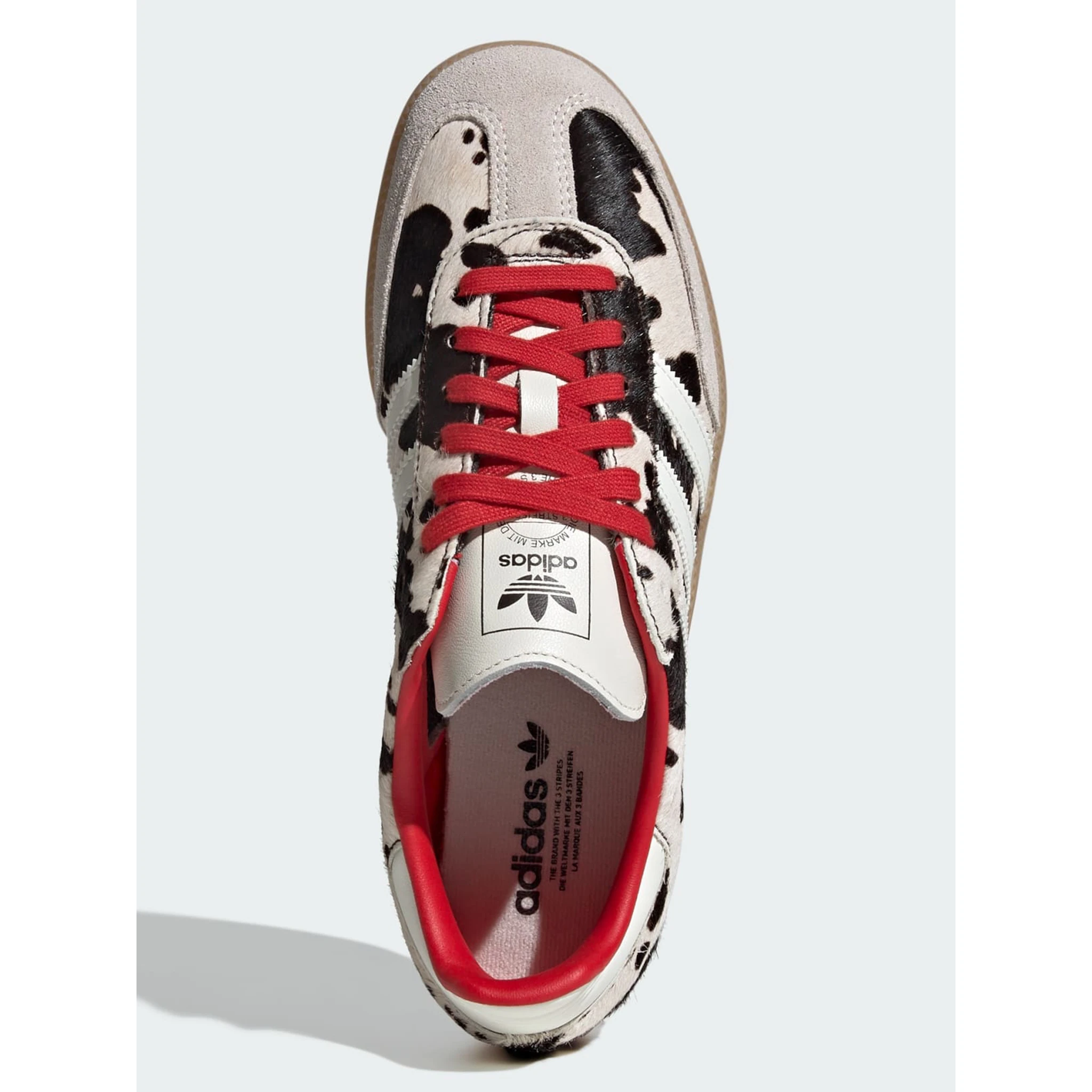 حذاء رياضي أبيض من أديداس