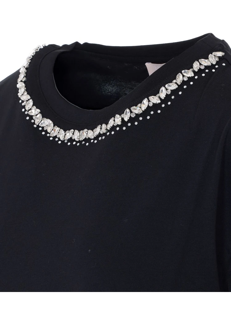 تيشيرتات وبولو من تصميم ليو جو باللون الأسود alternative