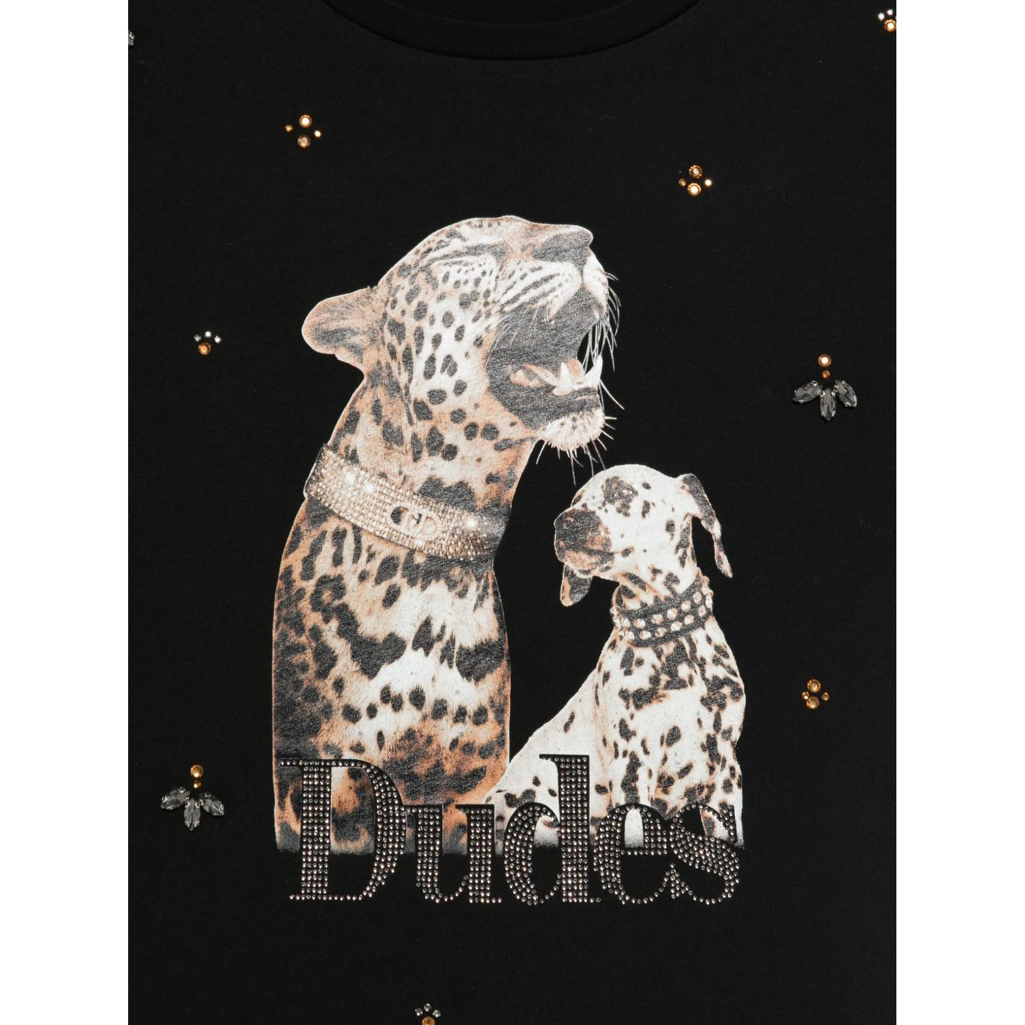 تيشيرتات وبولو من تصميم ليو جو باللون الأسود