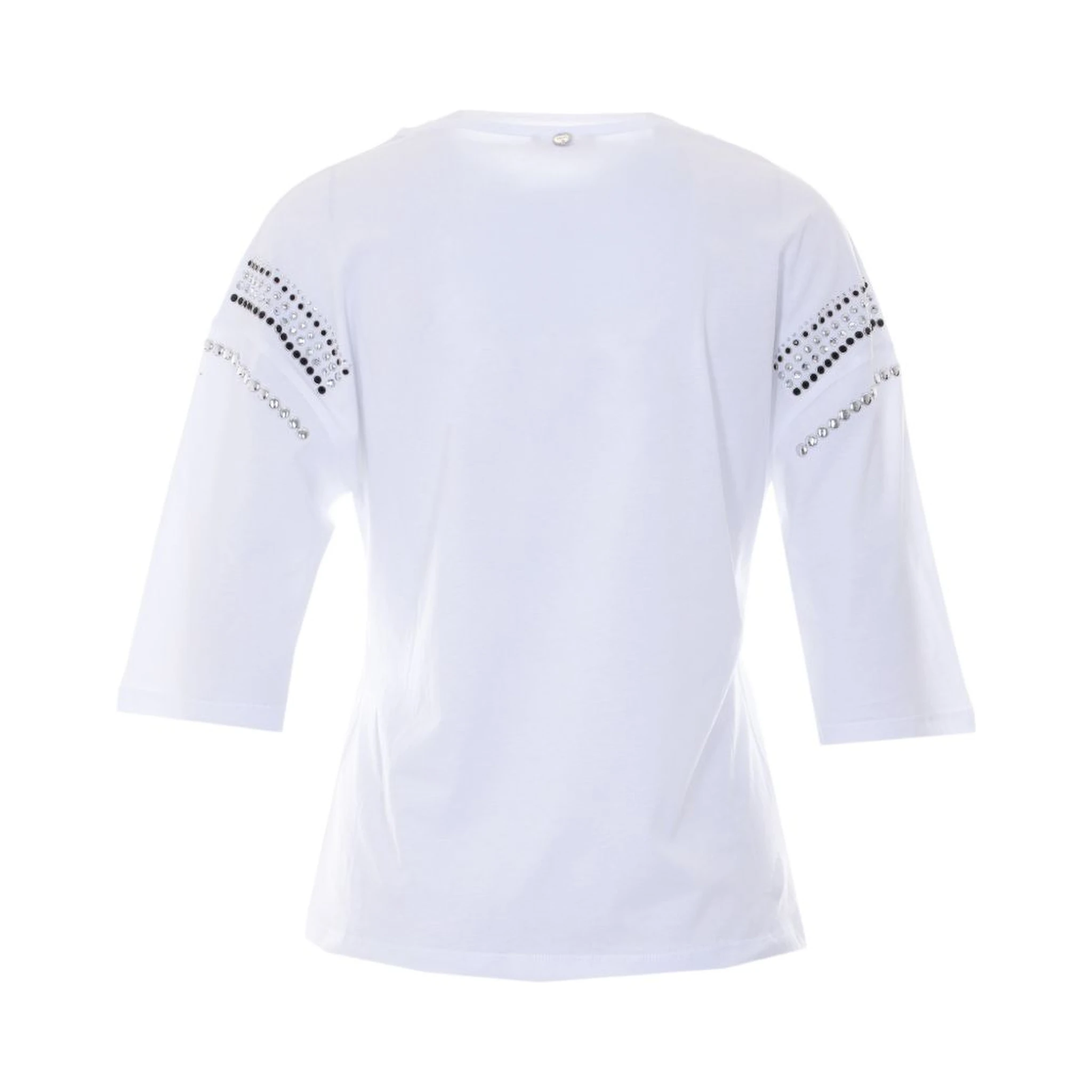 تيشيرتات وبولو بيضاء من تصميم ليو جو