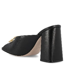 صندل فالنتينو غارافاني أسود