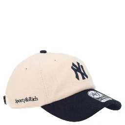 قبعة بيسبول بشعار