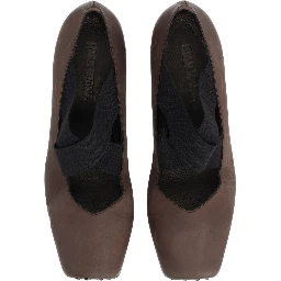 راقصة باليه جلدية