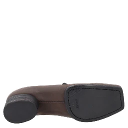 راقصة باليه جلدية