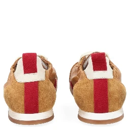 حذاء رياضي من الجلد