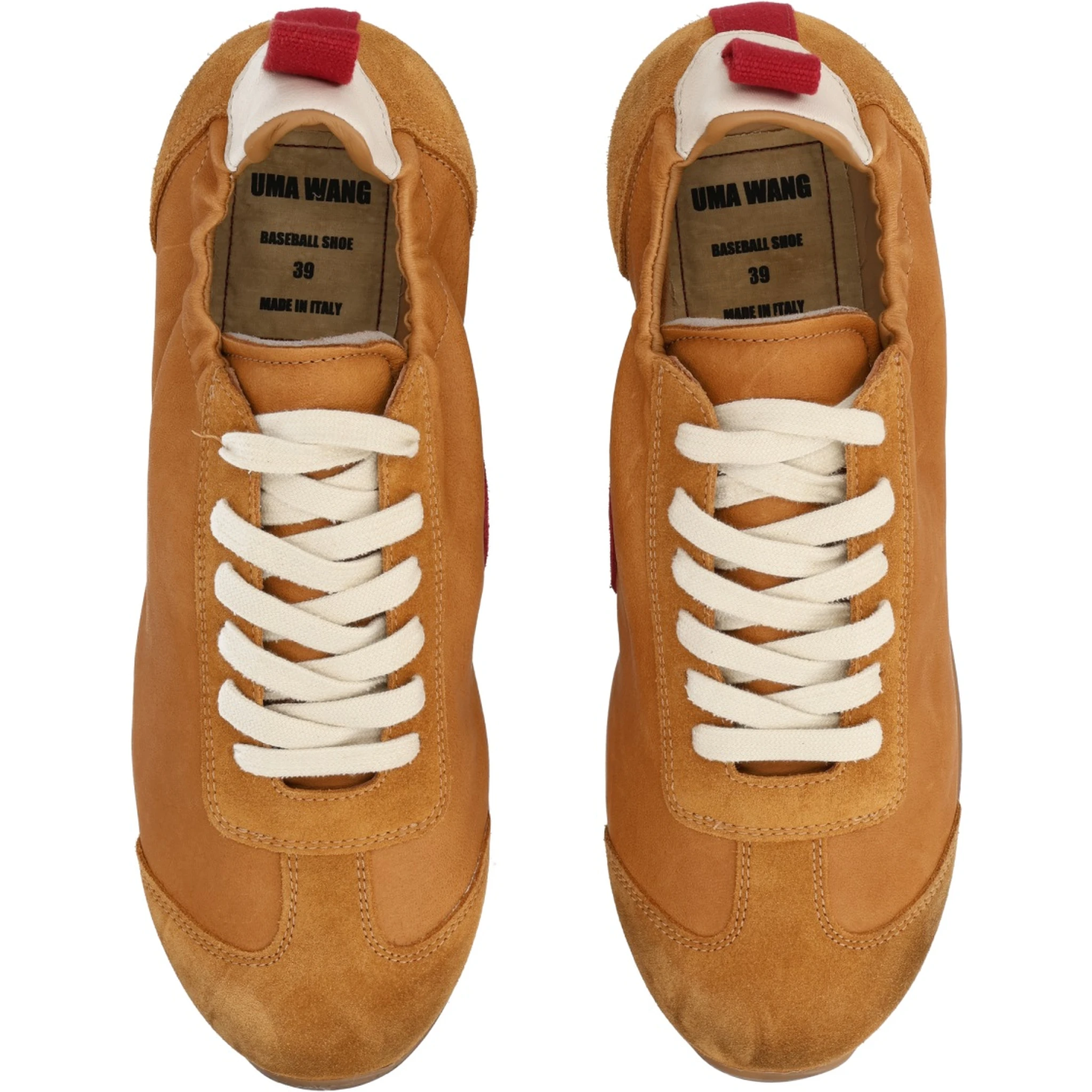 حذاء رياضي من الجلد