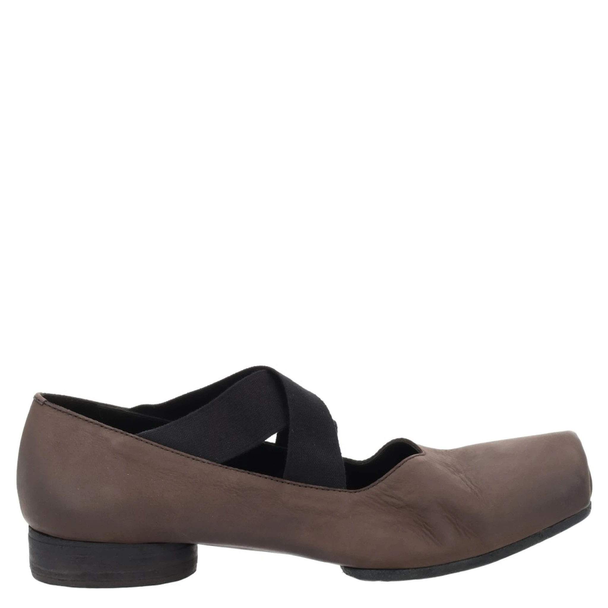 راقصة باليه جلدية