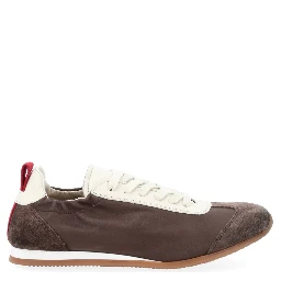 حذاء رياضي من الجلد