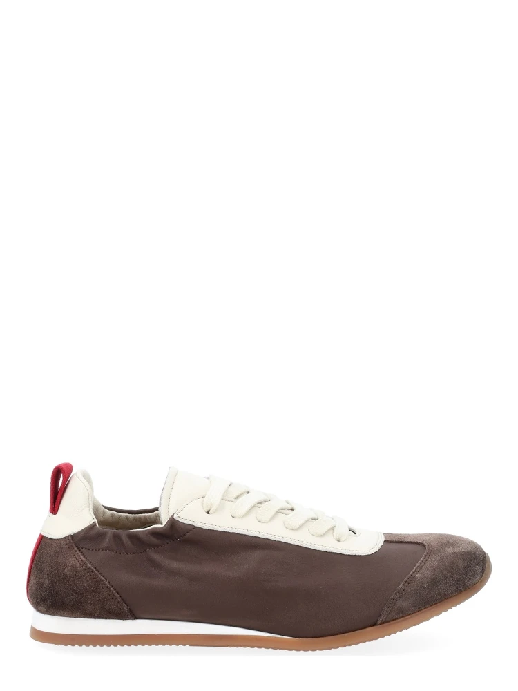 حذاء رياضي من الجلد