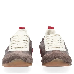 حذاء رياضي من الجلد