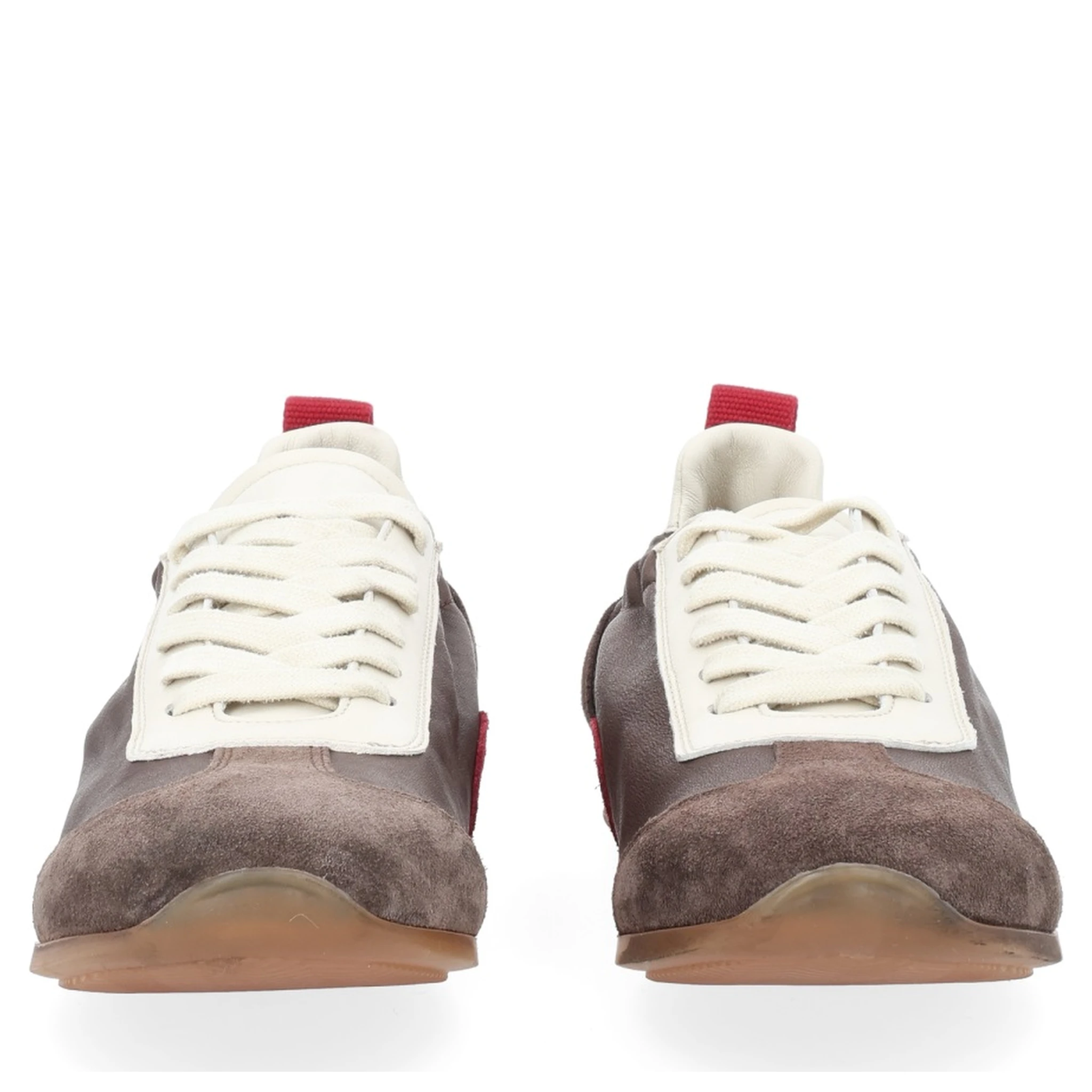 حذاء رياضي من الجلد