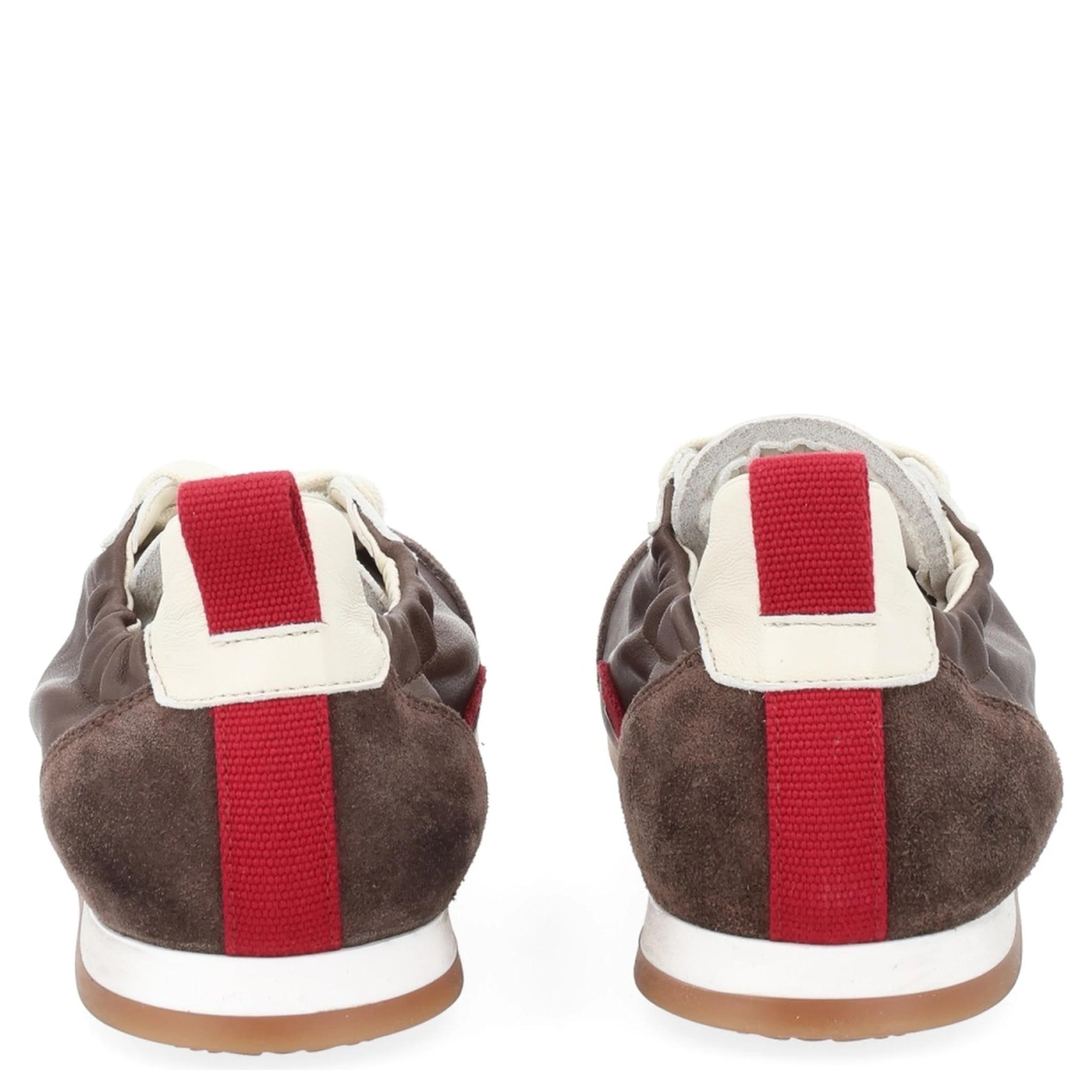 حذاء رياضي من الجلد