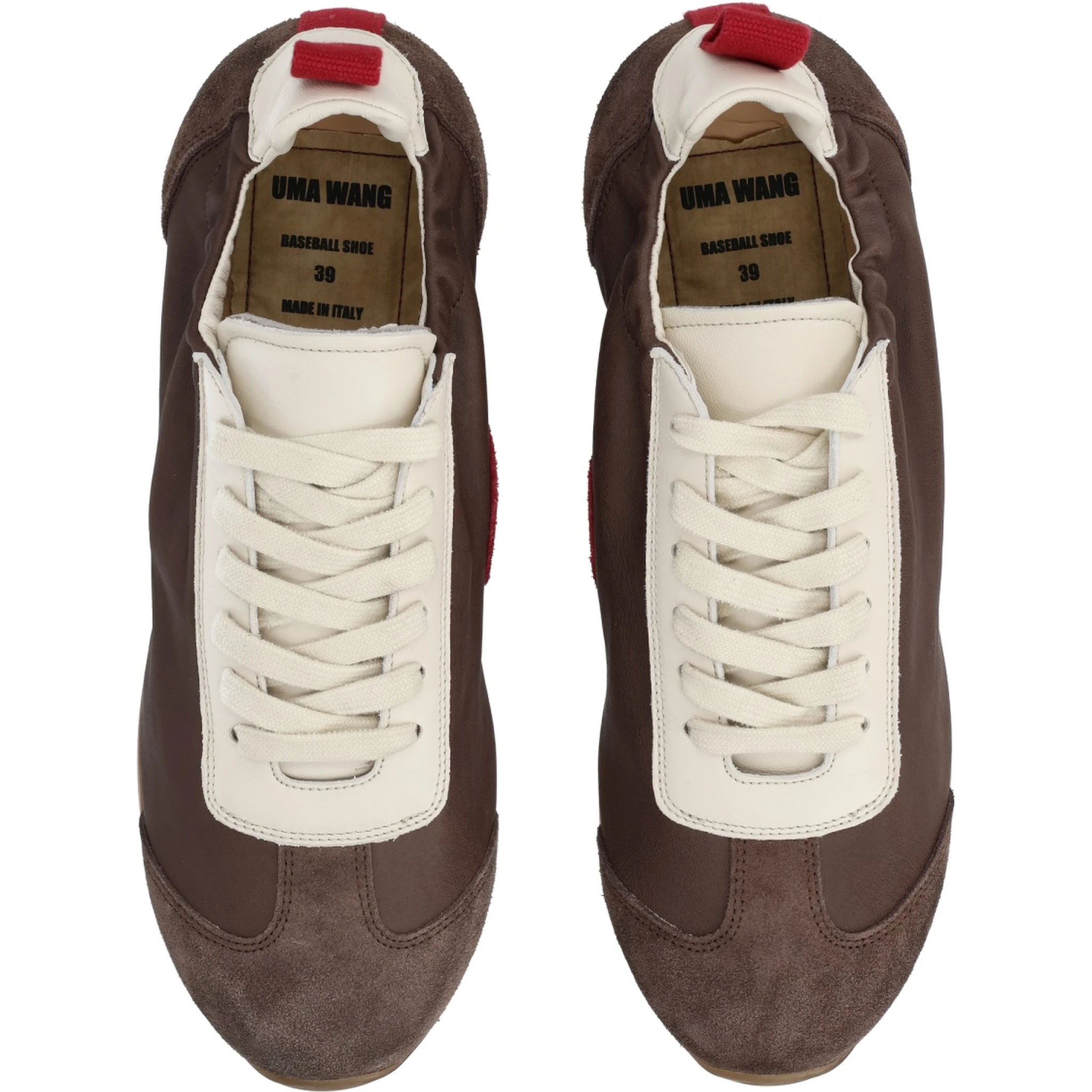 حذاء رياضي من الجلد