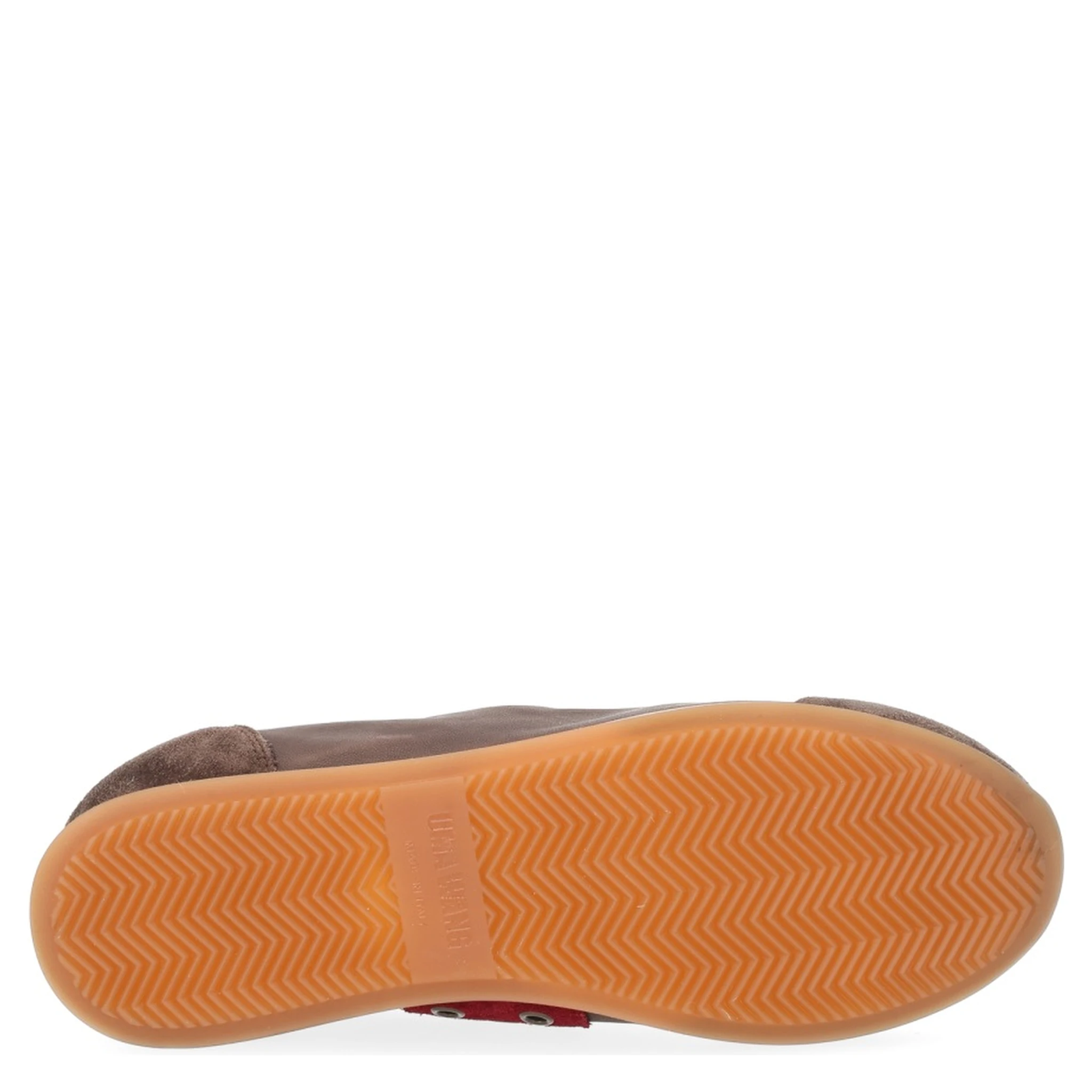 حذاء رياضي من الجلد