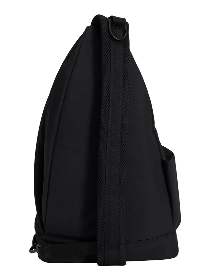 حقيبة كتف بشعار