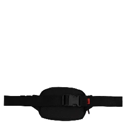 حقيبة عليها شعار