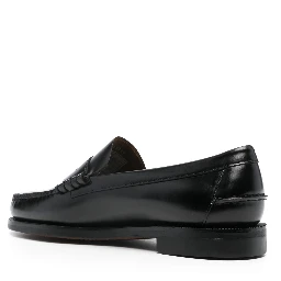 حذاء سيباغو مسطح أسود