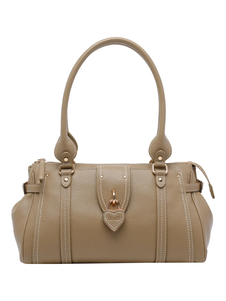 حقائب ليو جو.. خضراء