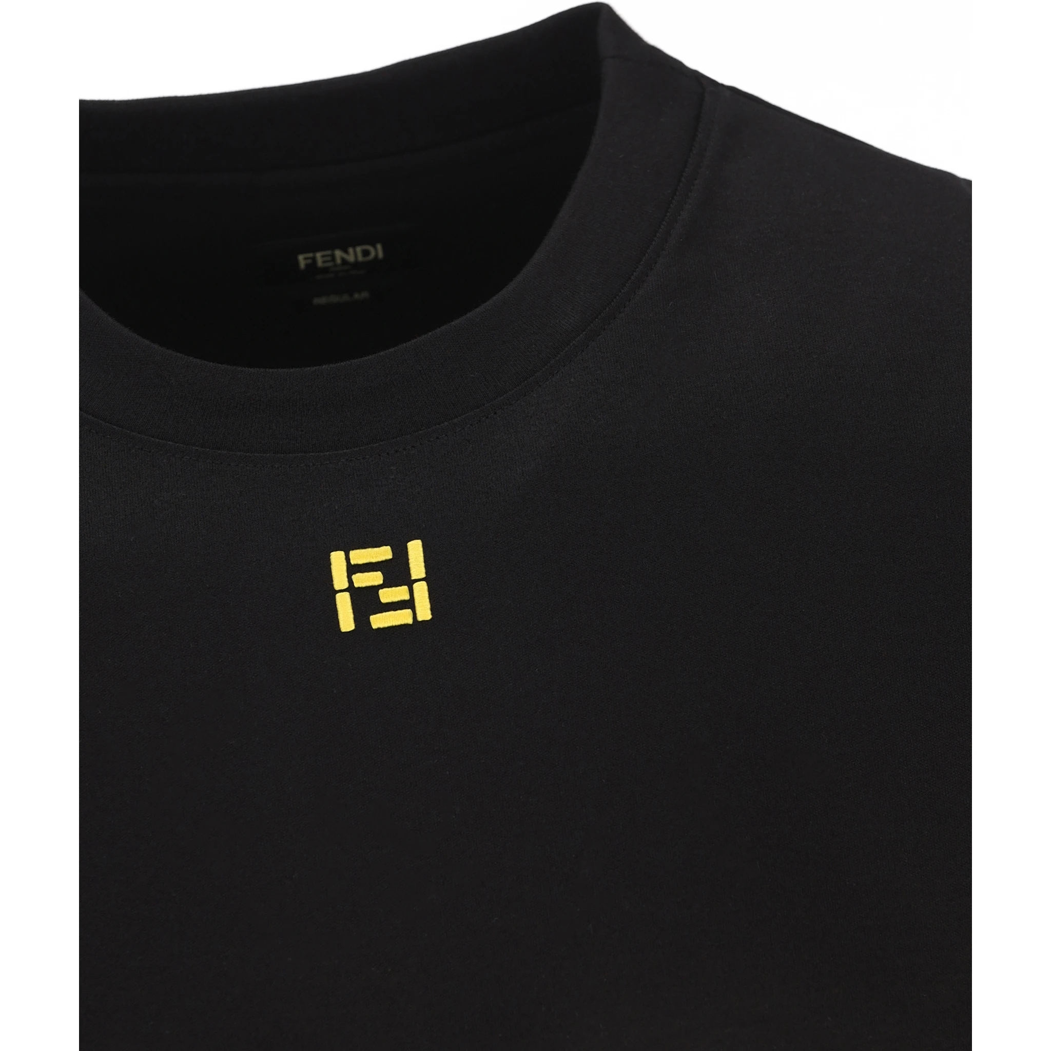 تيشيرتات وبولو من فندي باللون الأسود