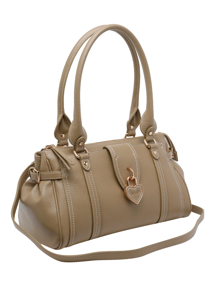 حقائب ليو جو.. خضراء