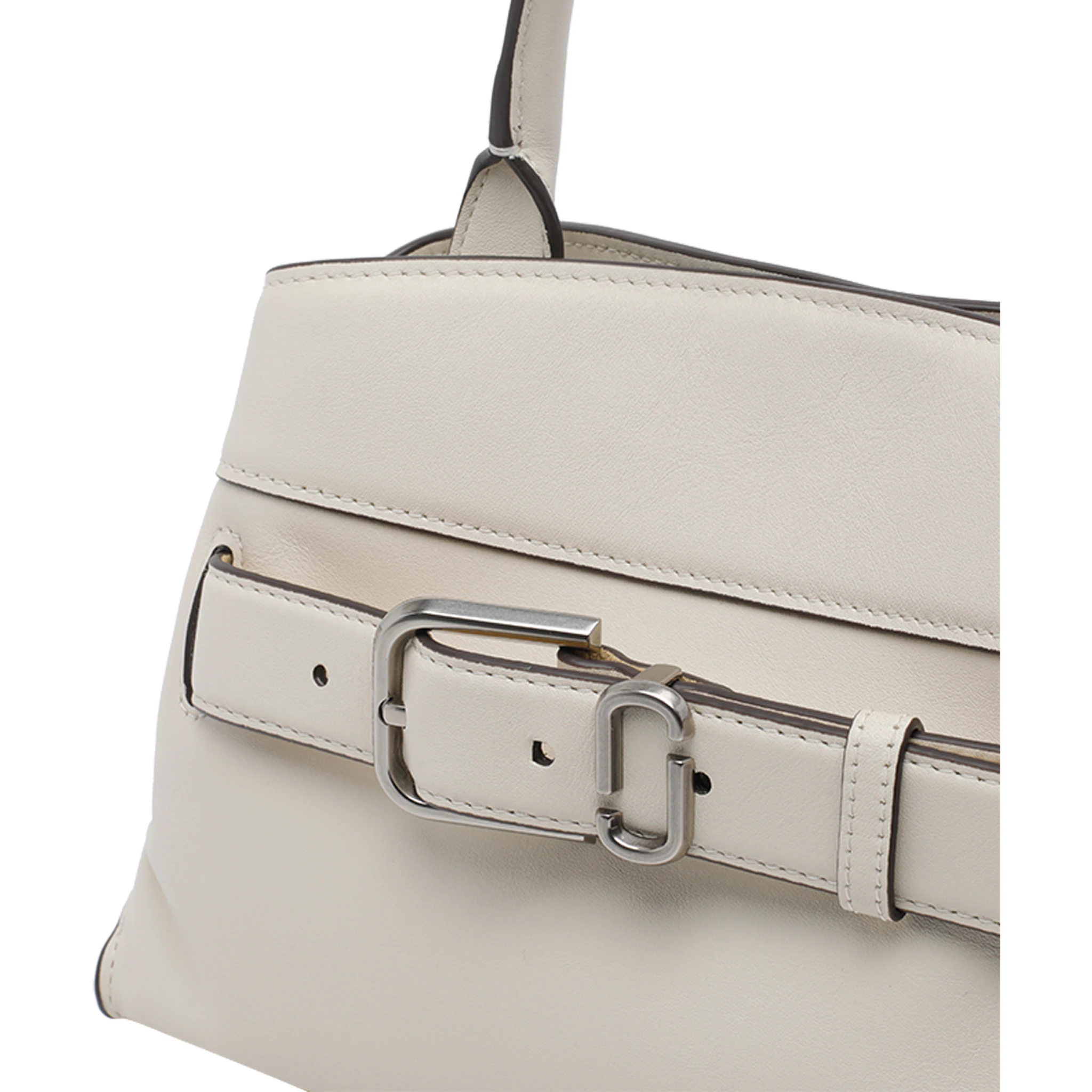 حقائب مارك جاكوبس.. بيضاء