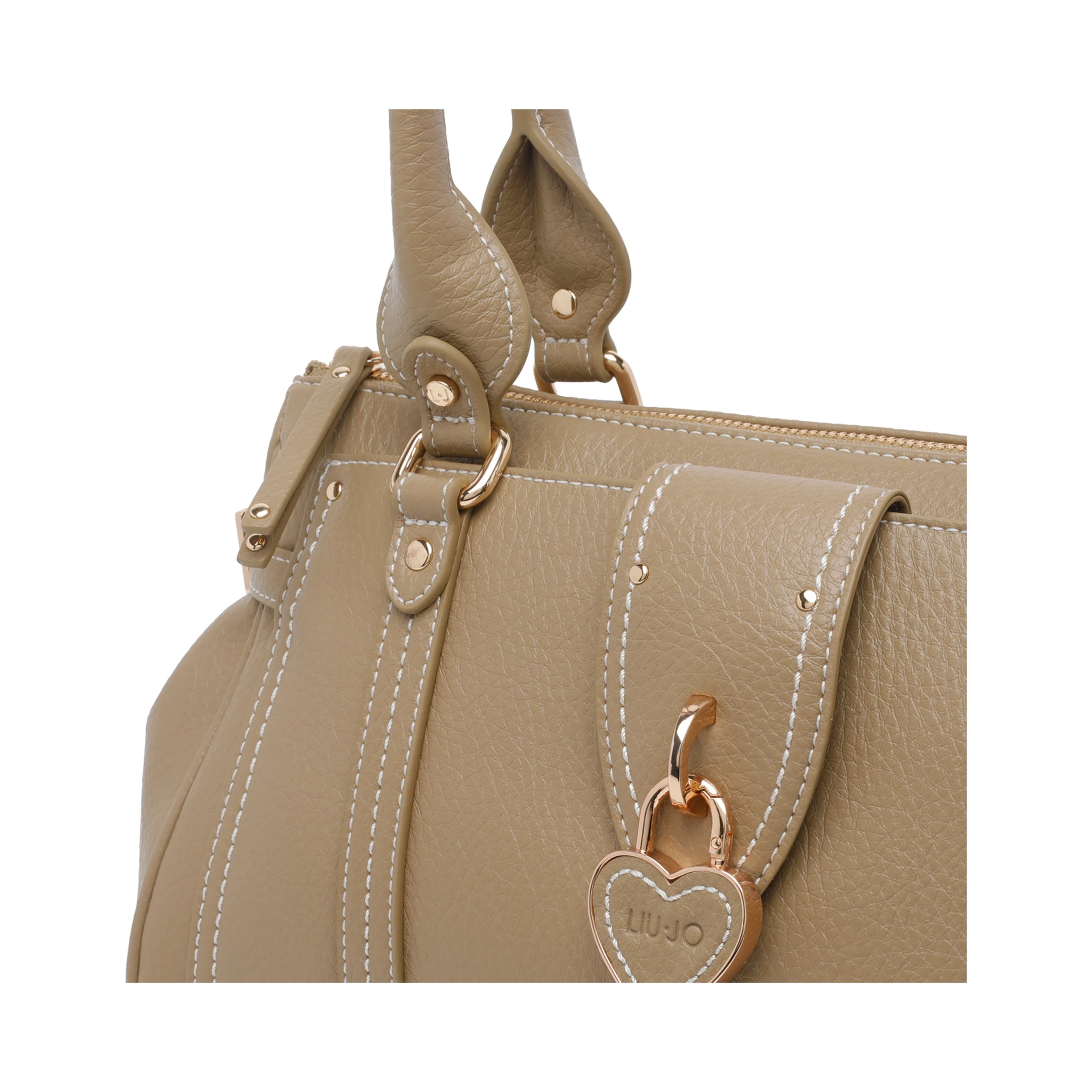 حقائب ليو جو.. خضراء