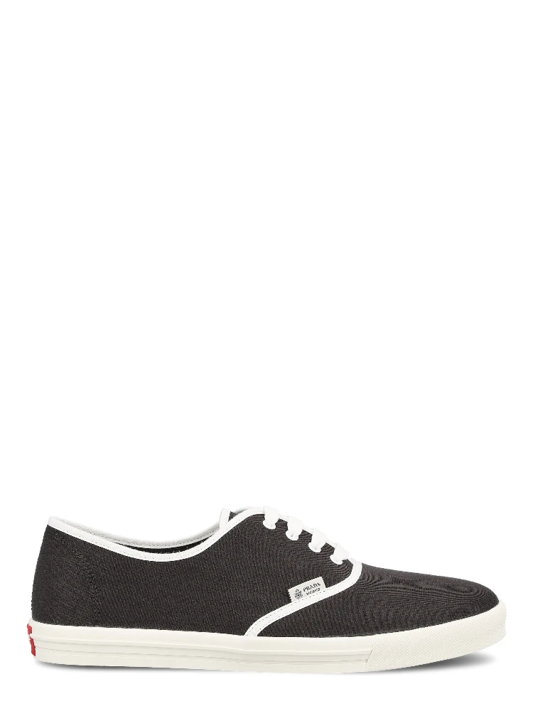 حذاء رياضي أسود من برادا