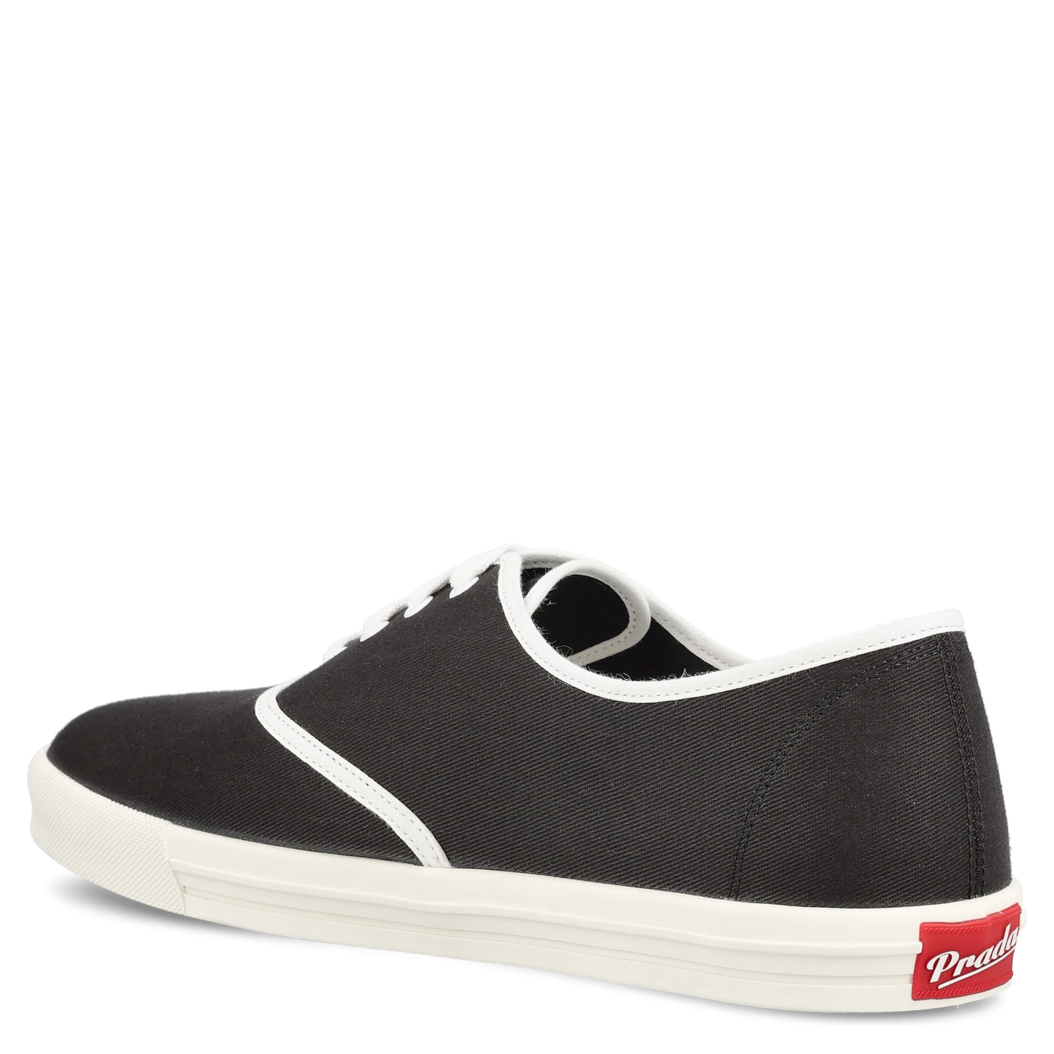 حذاء رياضي أسود من برادا