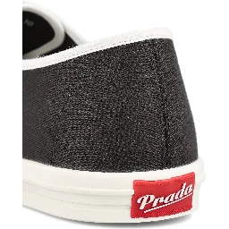 حذاء رياضي أسود من برادا