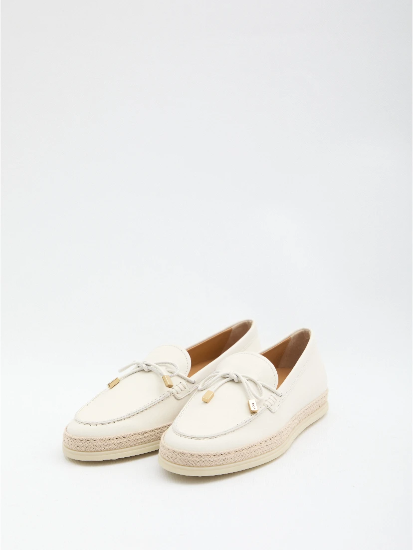 أحذية جلدية بدون كعب