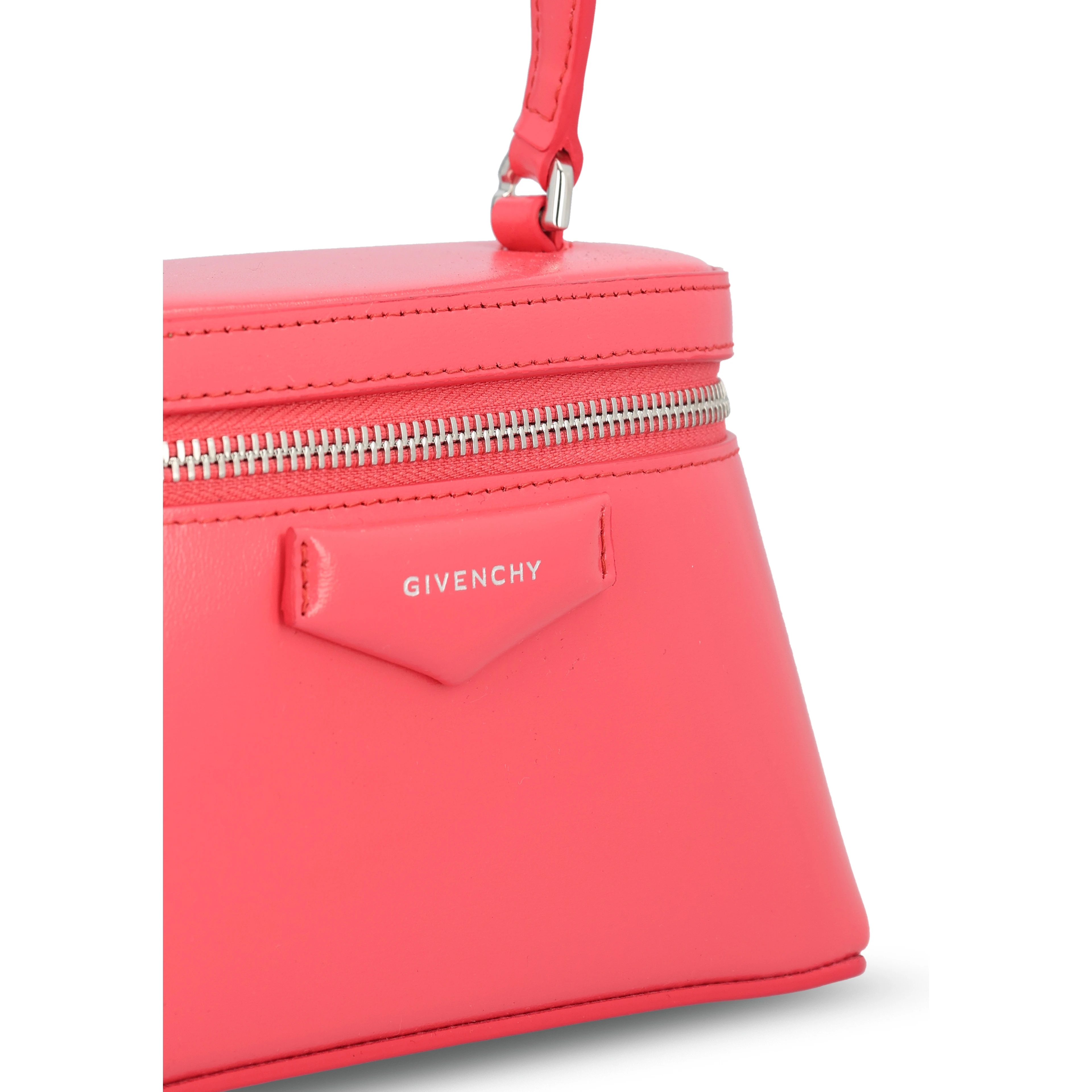 GIVENCHY