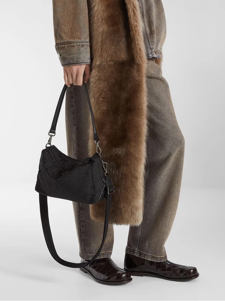 حقائب فندي.. أسود alternative